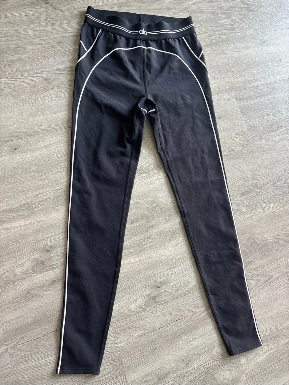 ALO Yoga Black Leggings with White Piping